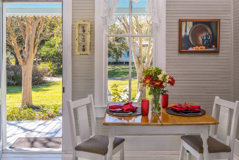 Autumn Cottage table