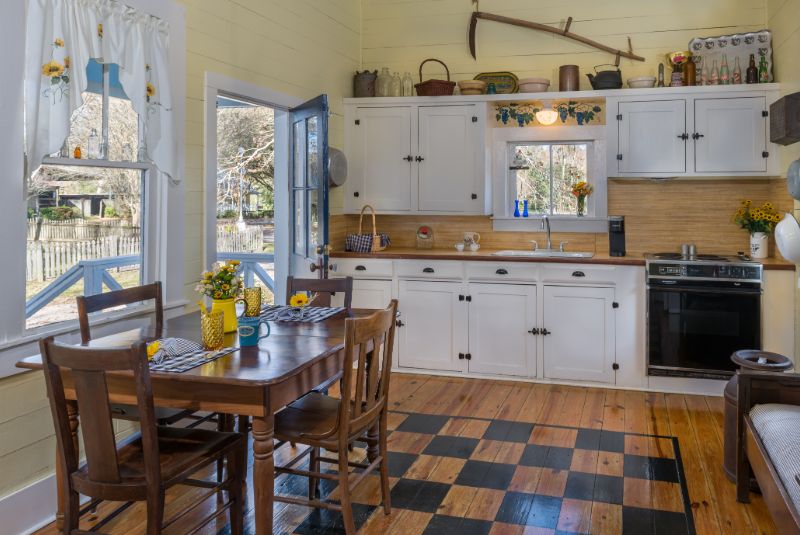 Country Garden Cottage kitchen