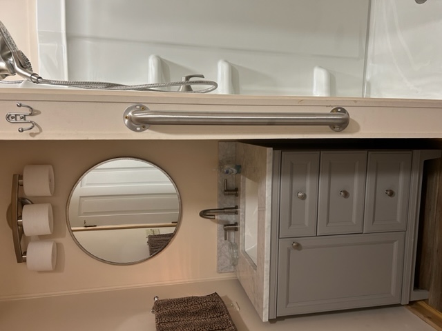 Ensuite Bath of JD's Hideaway