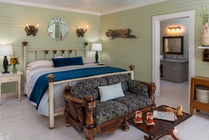 Sweet Surrender Cottage king bed