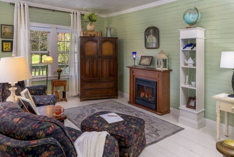 Sweet Surrender Cottage living room