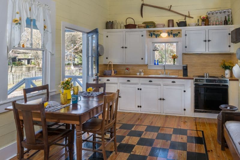 Country Garden Cottage kitchen