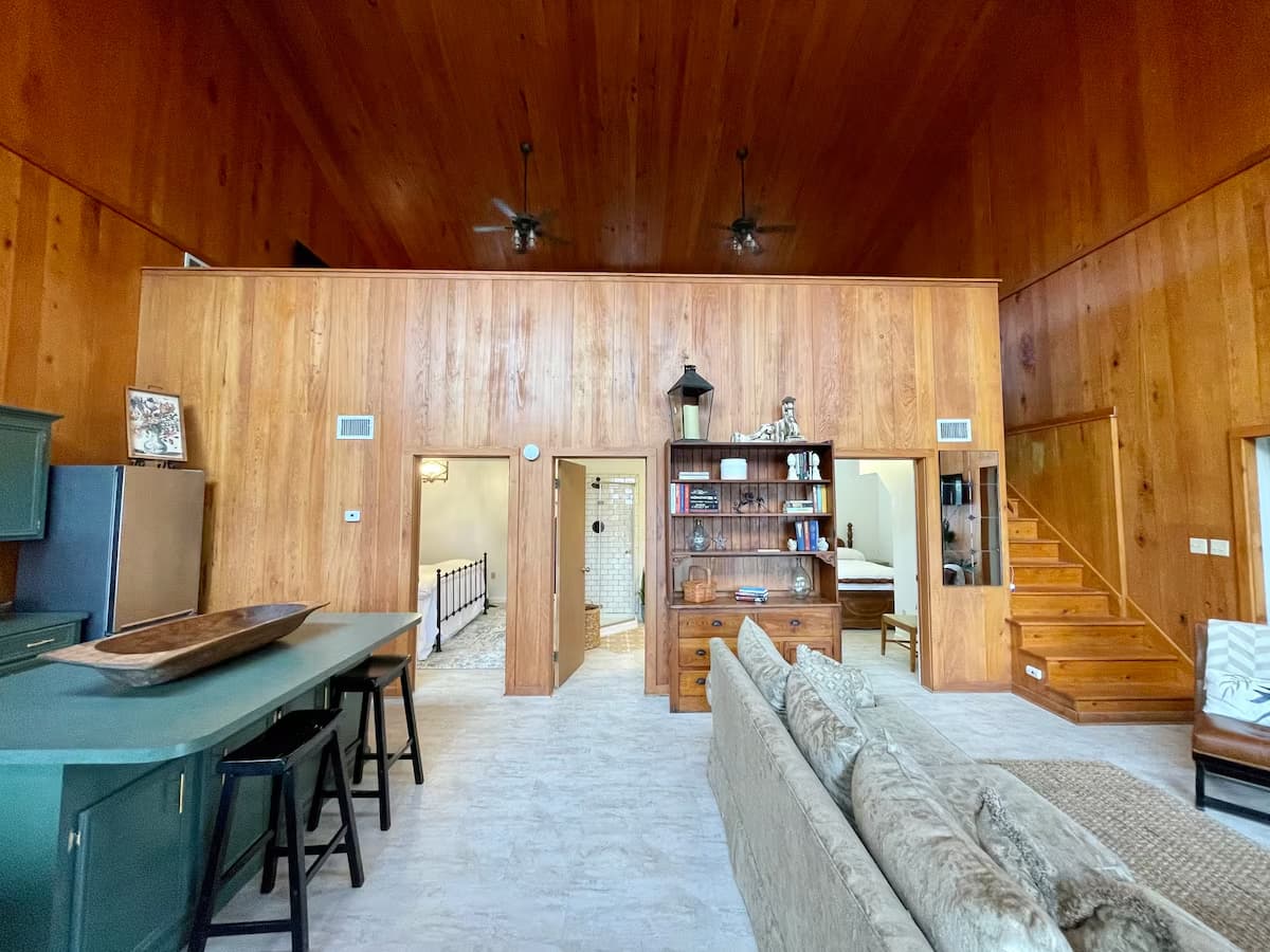 Huey_Hill_Farm_Interior_full