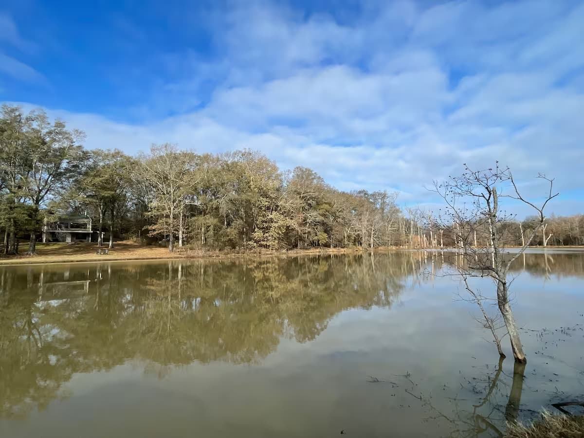 Huey_Hill_Exterior_Lake_Back