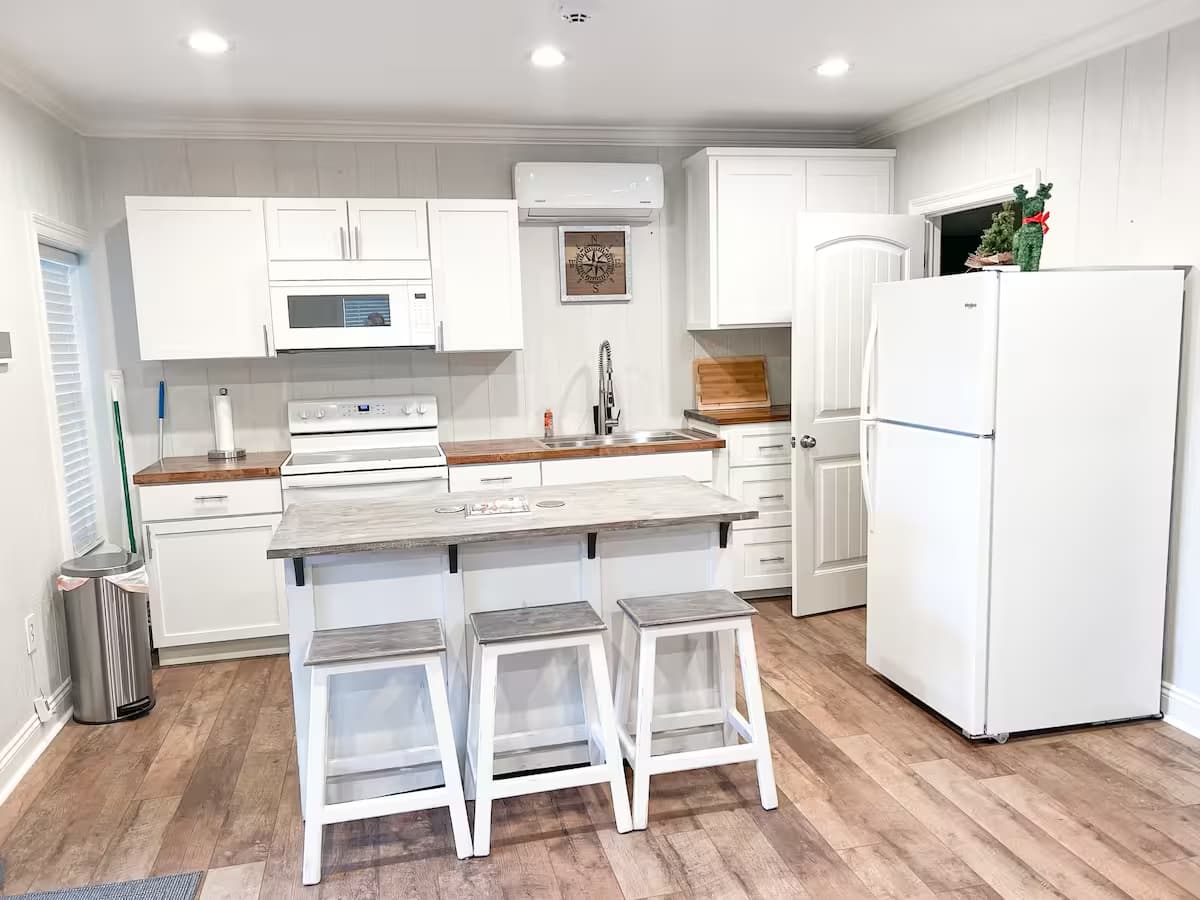 Mermentau_Penthouse_Studio_Kitchen